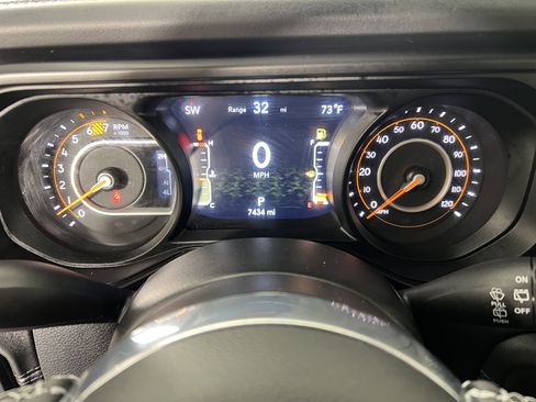 Used 2025 Jeep Wrangler Unlimited Sahara AWD/4WD image 28