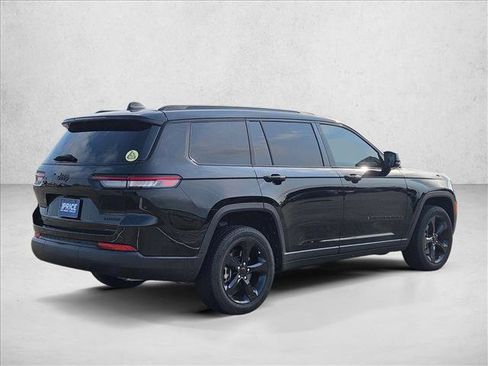Used 2025 Jeep Grand Cherokee L Limited w/ Black Appearance Package RWD image 5