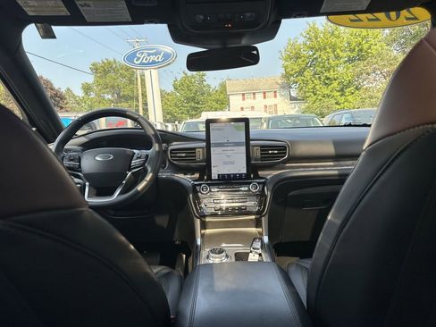 Used 2022 Ford Explorer Platinum w/ Equipment Group 601A image 25