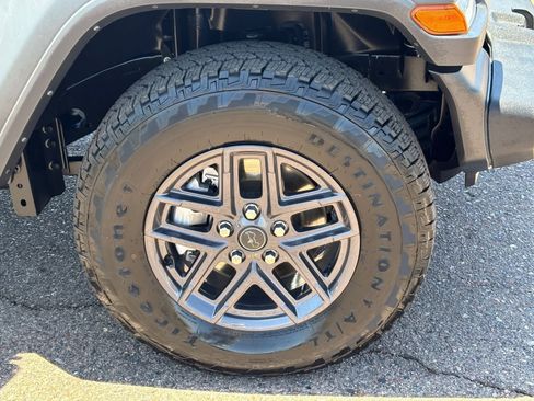 Used 2025 Jeep Wrangler Unlimited Sport AWD/4WD image 8