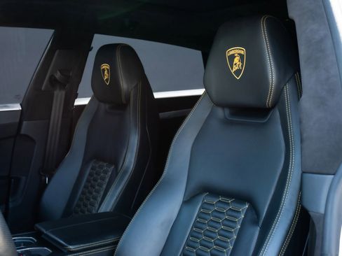 Used 2020 Lamborghini Urus image 21