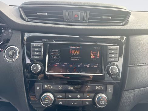 Used 2020 Nissan Rogue SV w/ Premium Package AWD/4WD image 18
