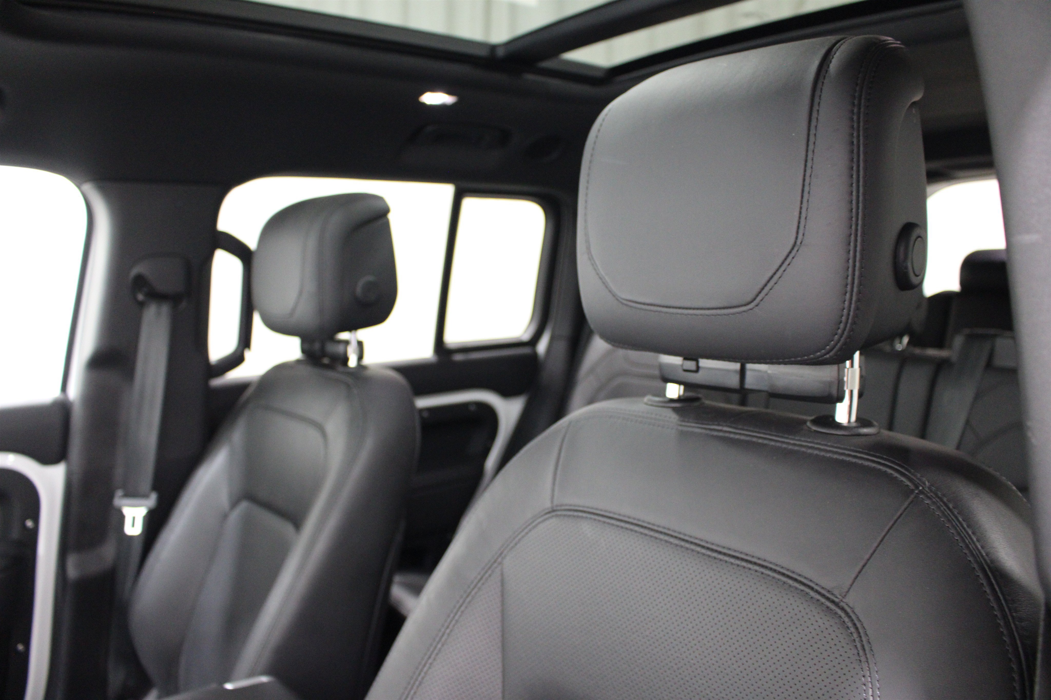 Used 2024 Land Rover Defender 130 S AWD/4WD image 4