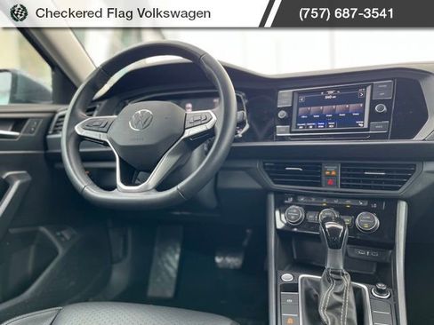 Used 2024 Volkswagen Jetta SE image 27