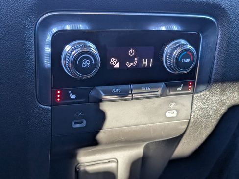 Used 2022 GMC Yukon Denali image 39