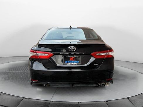 Used 2019 Toyota Camry SE image 4