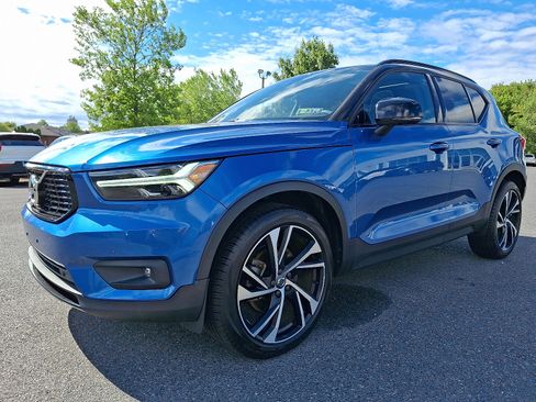 Used 2020 Volvo XC40 T5 R-Design image 3