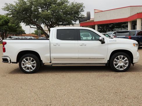 Used 2023 Chevrolet Silverado 1500 High Country w/ High Country Premium Package AWD/4WD image 5