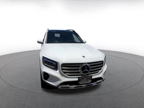 Used 2025 Mercedes-Benz GLB 250 4MATIC image 3