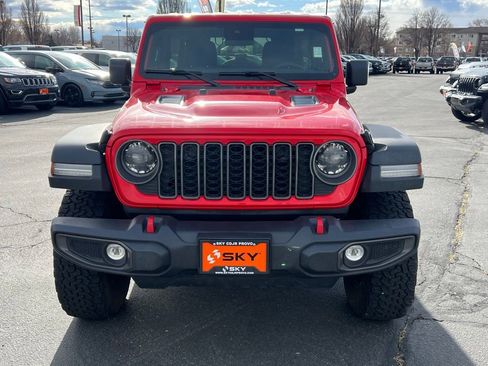 Used 2025 Jeep Wrangler Unlimited Rubicon AWD/4WD image 4
