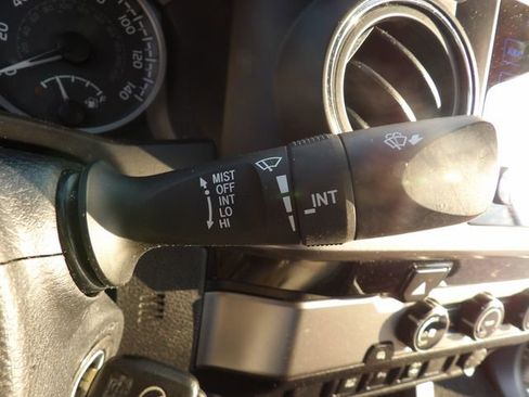 Used 2017 Toyota Tacoma TRD Sport image 25