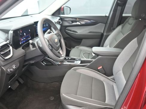 Used 2025 Chevrolet TrailBlazer LT FWD image 13