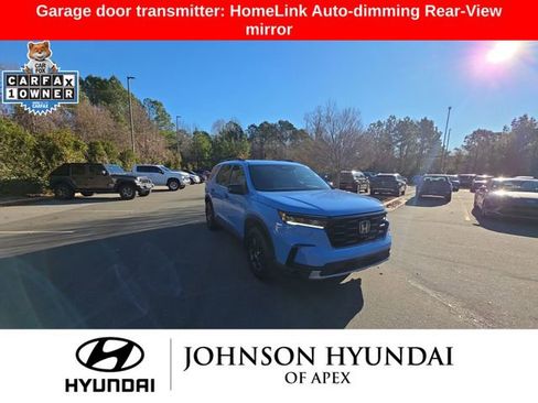 Used 2025 Honda Pilot TrailSport image 13