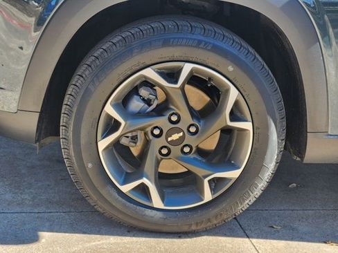 Used 2025 Chevrolet Trax LT w/ Driver Confidence Package image 18