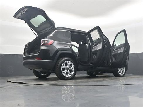 New 2026 Jeep Compass Latitude w/ Mopar Graphics Package image 52