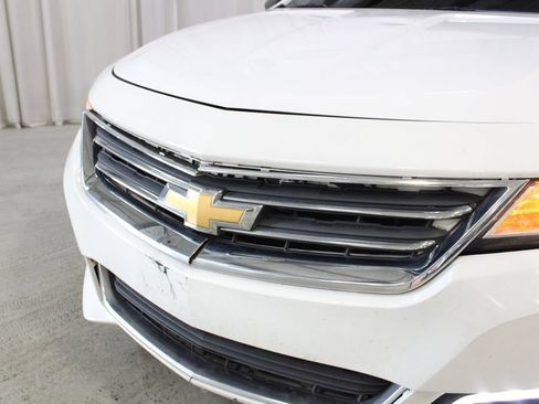 Used 2018 Chevrolet Impala LT FWD image 32