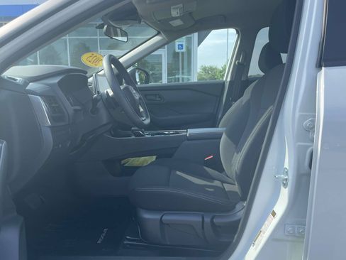 Used 2025 Nissan Rogue S AWD/4WD image 13