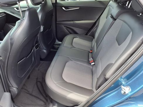 New 2025 Kia Niro EX Touring image 12