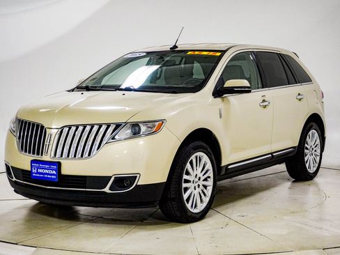 Used 2015 Lincoln MKX FWD w/ Equipment Group 101A image 2