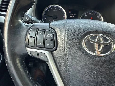 Used 2018 Toyota Highlander Plus AWD/4WD image 43