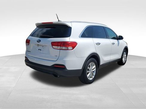 Used 2017 Kia Sorento LX FWD image 4