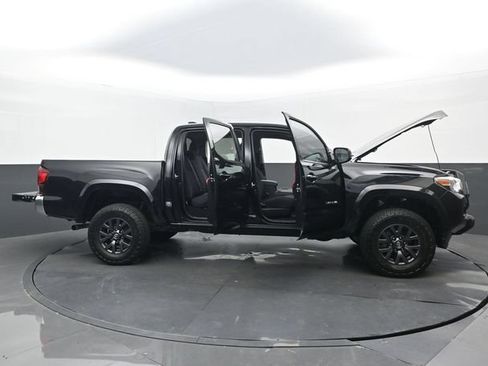 Used 2021 Toyota Tacoma SR5 RWD image 34