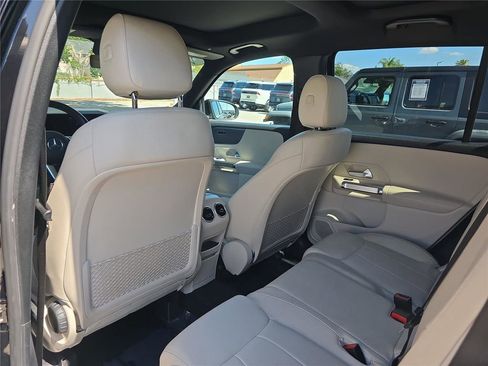 Used 2022 Mercedes-Benz GLB 250 image 8