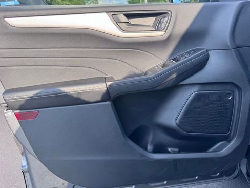 Used 2022 Ford Escape SE w/ SE Sport Appearance Package FWD image 21