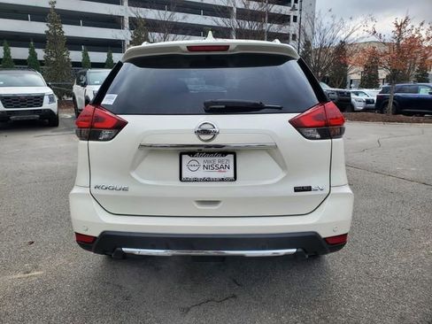 Used 2019 Nissan Rogue SV image 4