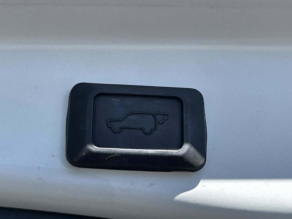 Used 2025 Toyota RAV4 XLE w/ Convenience Package FWD image 13