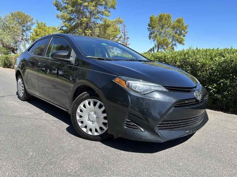 Used 2018 Toyota Corolla LE image 4