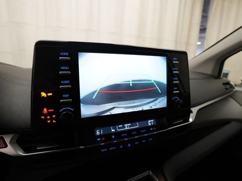 Used 2023 Toyota Sienna LE FWD image 20