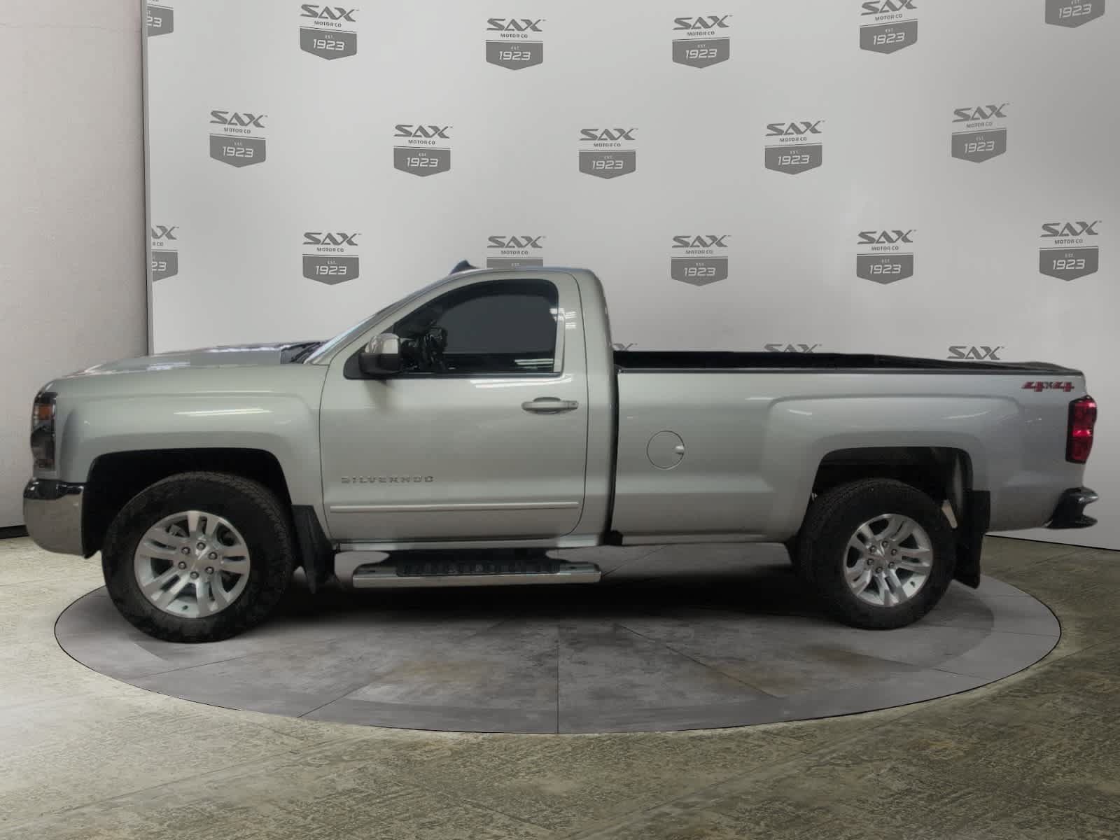 Used 2018 Chevrolet Silverado 1500 LT w/ LT Convenience Package AWD/4WD image 2