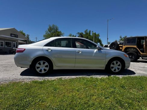 Used 2009 Toyota Camry SE FWD image 8