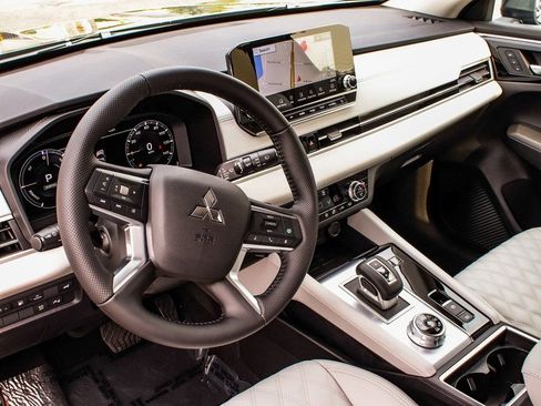 New 2025 Mitsubishi Outlander SEL AWD/4WD image 16