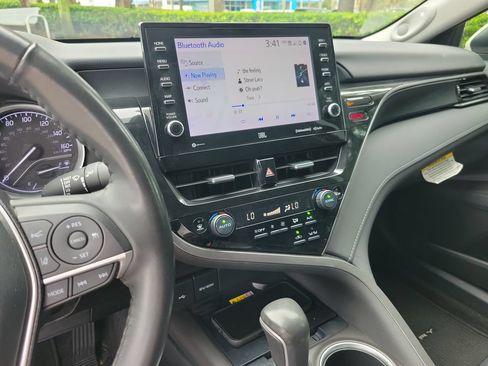 Used 2022 Toyota Camry XLE w/ Navigation Upgrade Package FWD image 23