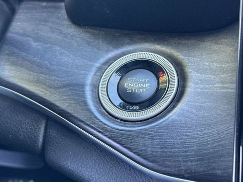 Used 2022 Jeep Grand Cherokee L Overland w/ Luxury Tech Group IV AWD/4WD image 23