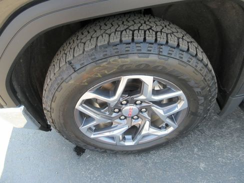 Certified 2022 GMC Sierra 1500 SLT w/ SLT Premium Package AWD/4WD image 16