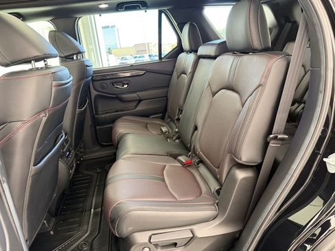 Used 2025 Honda Pilot Black Edition image 23