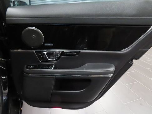 Used 2015 Jaguar XJ image 11