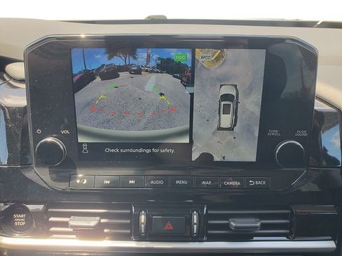 New 2025 Nissan Pathfinder SL w/ Black Appearance Package image 32