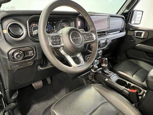 Certified 2024 Jeep Wrangler Sahara w/ Technology Group image 28