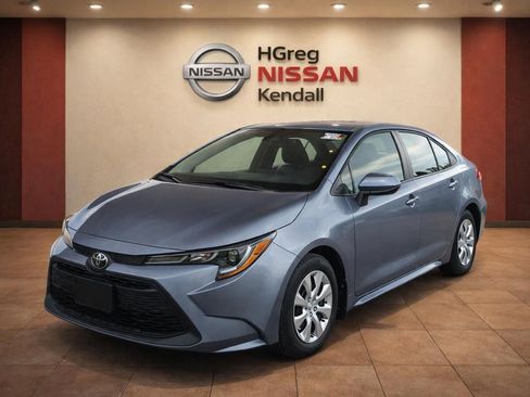Used 2025 Toyota Corolla LE FWD image 3