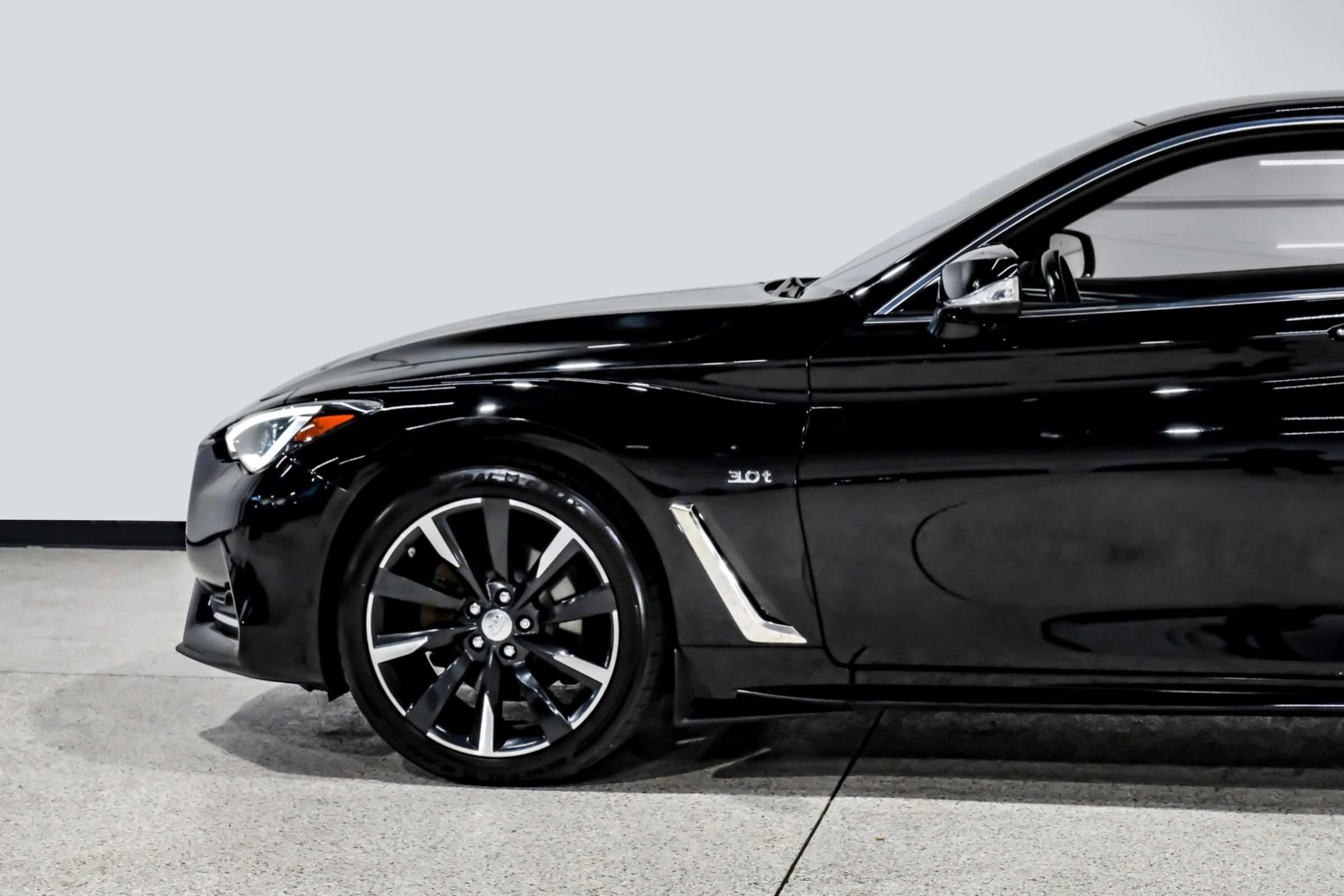 Used 2017 INFINITI Q60 3.0t w/ Premium Plus Package 3.0T AWD/4WD image 10