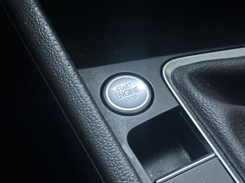 Certified 2024 Volkswagen Jetta SE w/ Panoramic Sunroof Package image 21