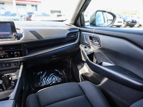 Used 2024 Nissan Rogue S FWD image 5