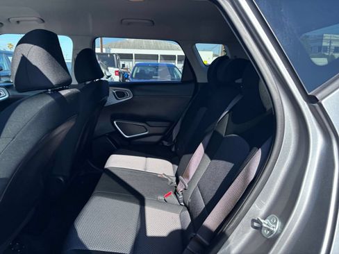 Used 2025 Kia Soul LX w/ LX Technology Package FWD image 24