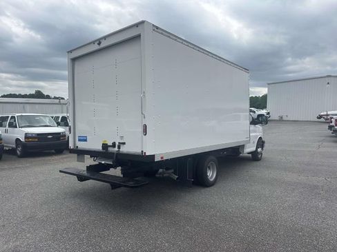 New 2024 Chevrolet Express 4500 w/ Power Convenience Package RWD image 7