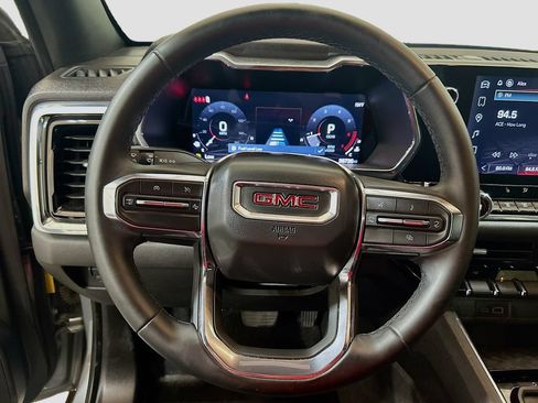 Used 2024 GMC Canyon Elevation w/ Elevation Premium Package RWD image 9