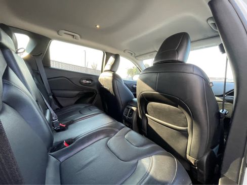 Used 2023 Jeep Cherokee Altitude Lux image 25